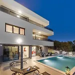 Shaula Villa