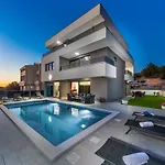 Villa Shaula